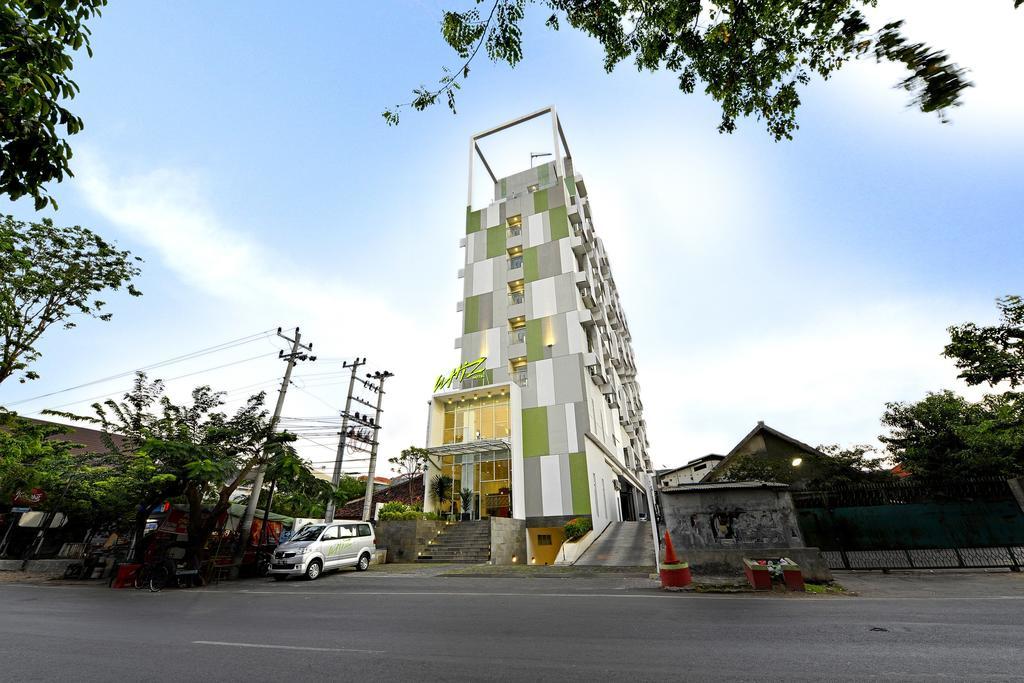 Whiz Hotel Pemuda Semarang Bagian luar foto