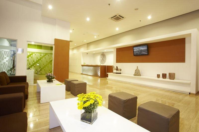 Whiz Hotel Pemuda Semarang Bagian luar foto