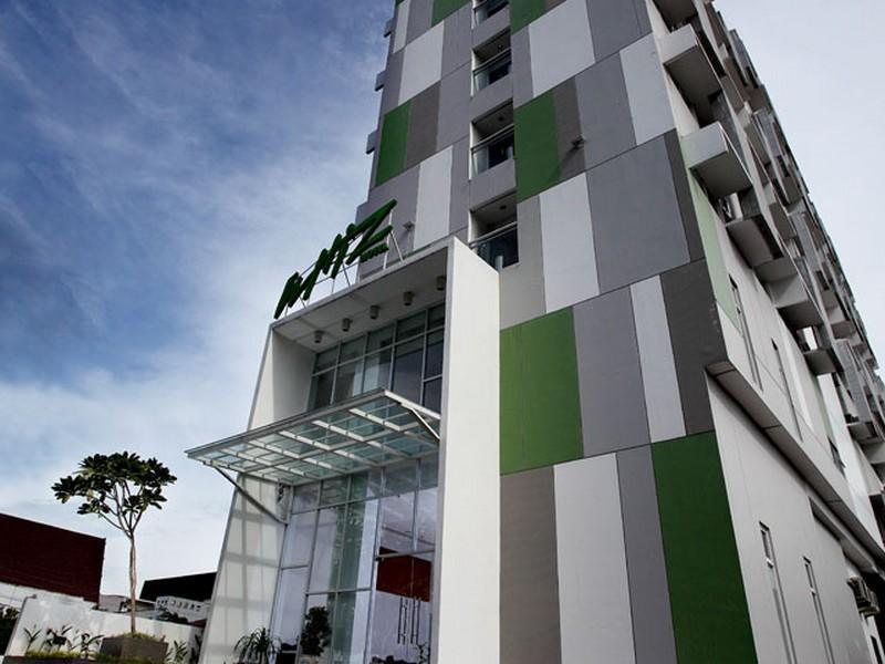 Whiz Hotel Pemuda Semarang Bagian luar foto