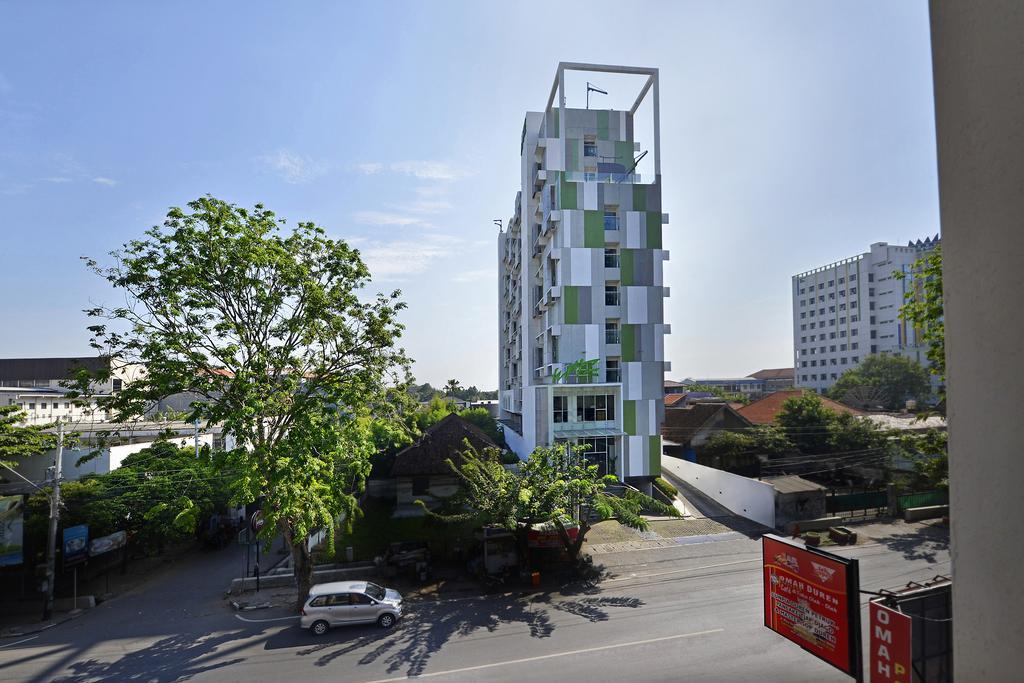 Whiz Hotel Pemuda Semarang Bagian luar foto